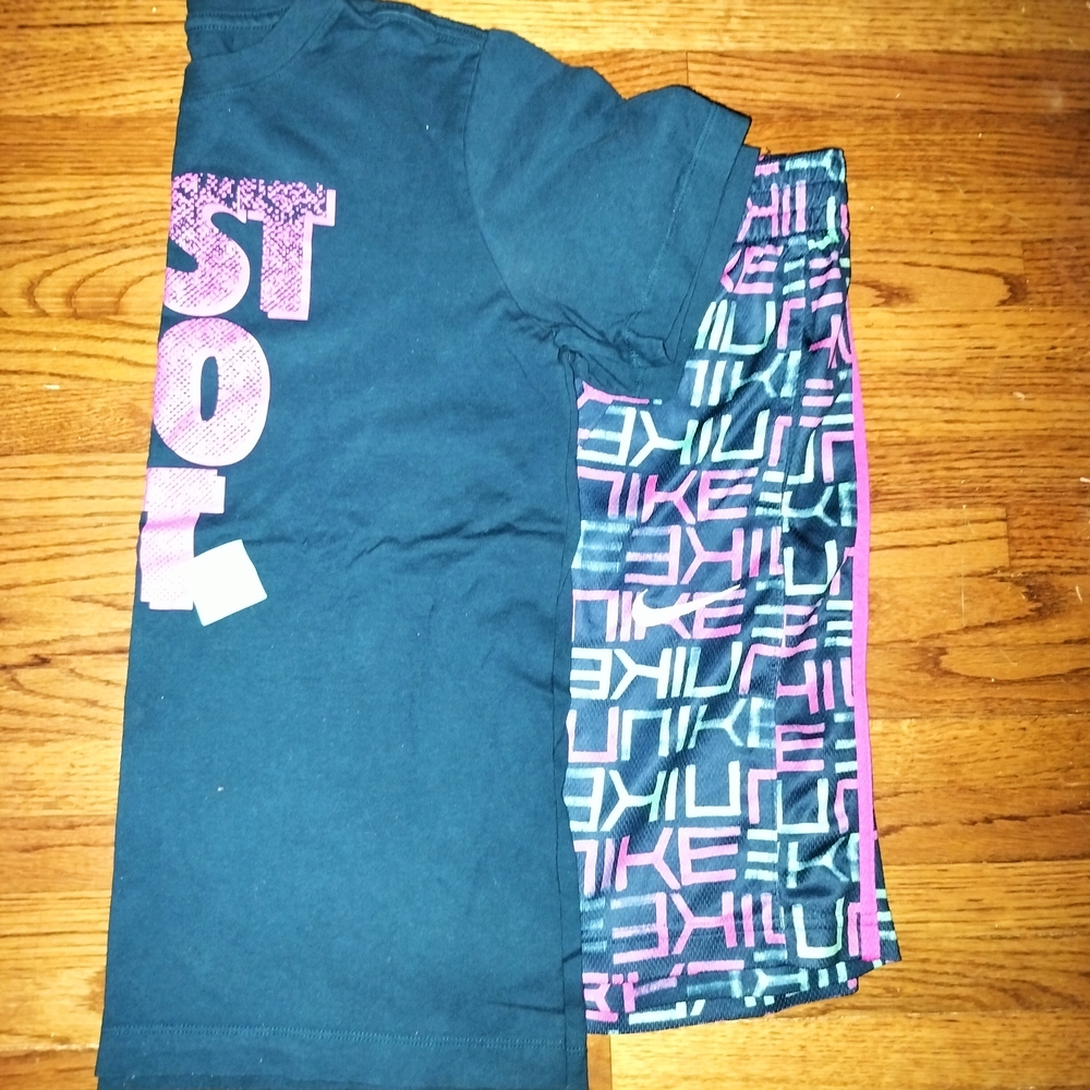 Kids Matching Nike Outfit - Tee And Shorts Sz L